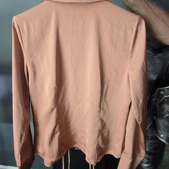 BRAND NEW TIE FRONT BLOUSE WITH BUTTON DETAIL ON SLEEVES - Picture 2 of 4